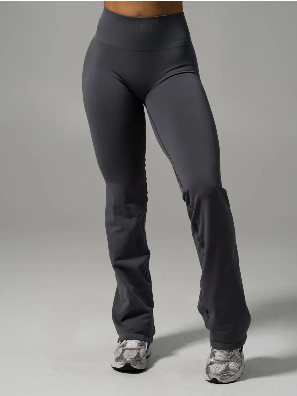 Pump mid rise flared pant